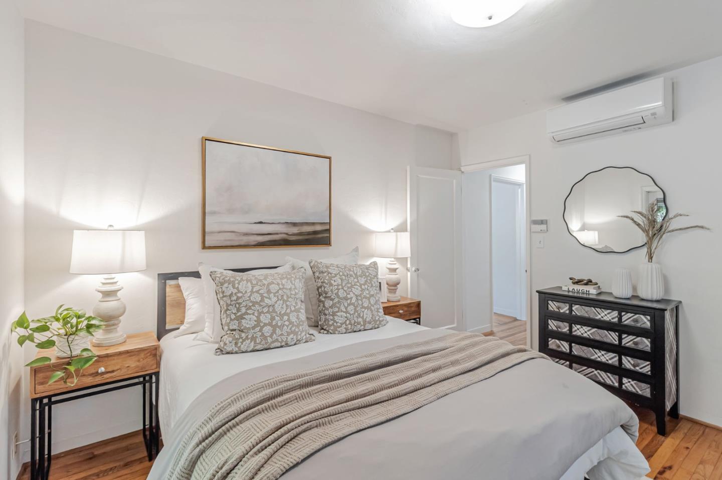 Detail Gallery Image 8 of 15 For 1045 Almanor Ave, Menlo Park,  CA 94025 - 2 Beds | 1 Baths
