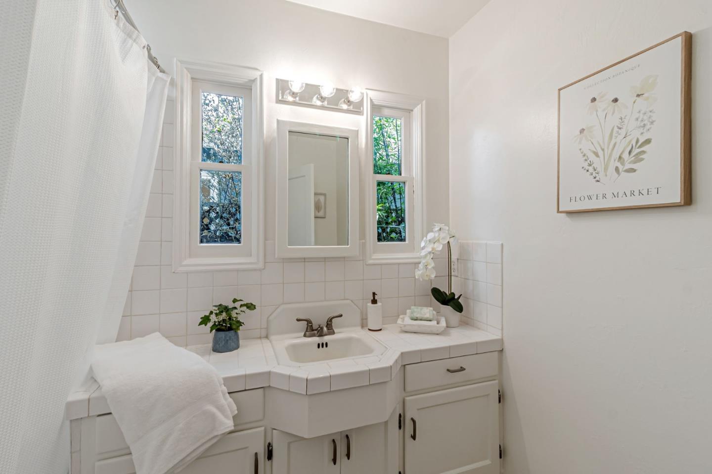 Detail Gallery Image 9 of 15 For 1045 Almanor Ave, Menlo Park,  CA 94025 - 2 Beds | 1 Baths
