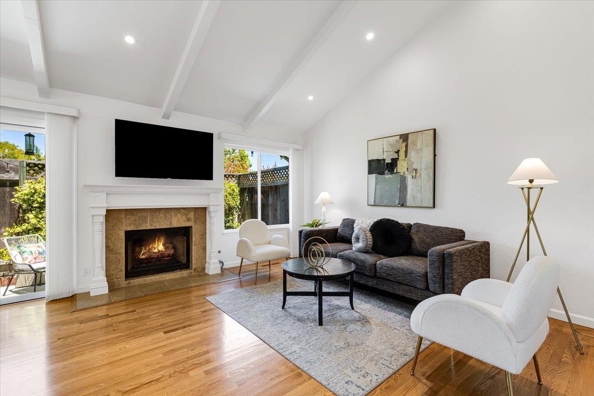 Detail Gallery Image 3 of 27 For 569 Manet Ter, Sunnyvale,  CA 94087 - 3 Beds | 2/1 Baths