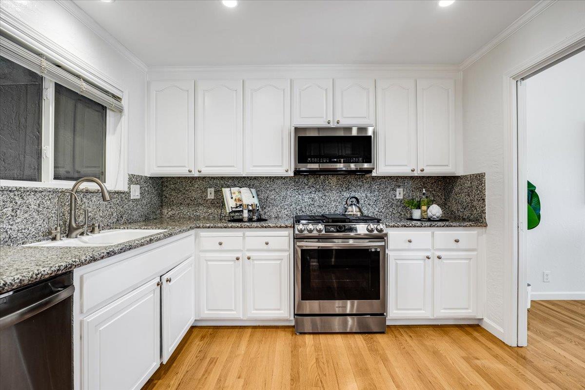 Detail Gallery Image 5 of 27 For 569 Manet Ter, Sunnyvale,  CA 94087 - 3 Beds | 2/1 Baths