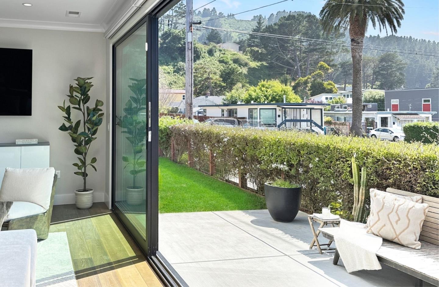Detail Gallery Image 12 of 67 For 191 Winona Ave, Pacifica,  CA 94044 - 4 Beds | 3 Baths