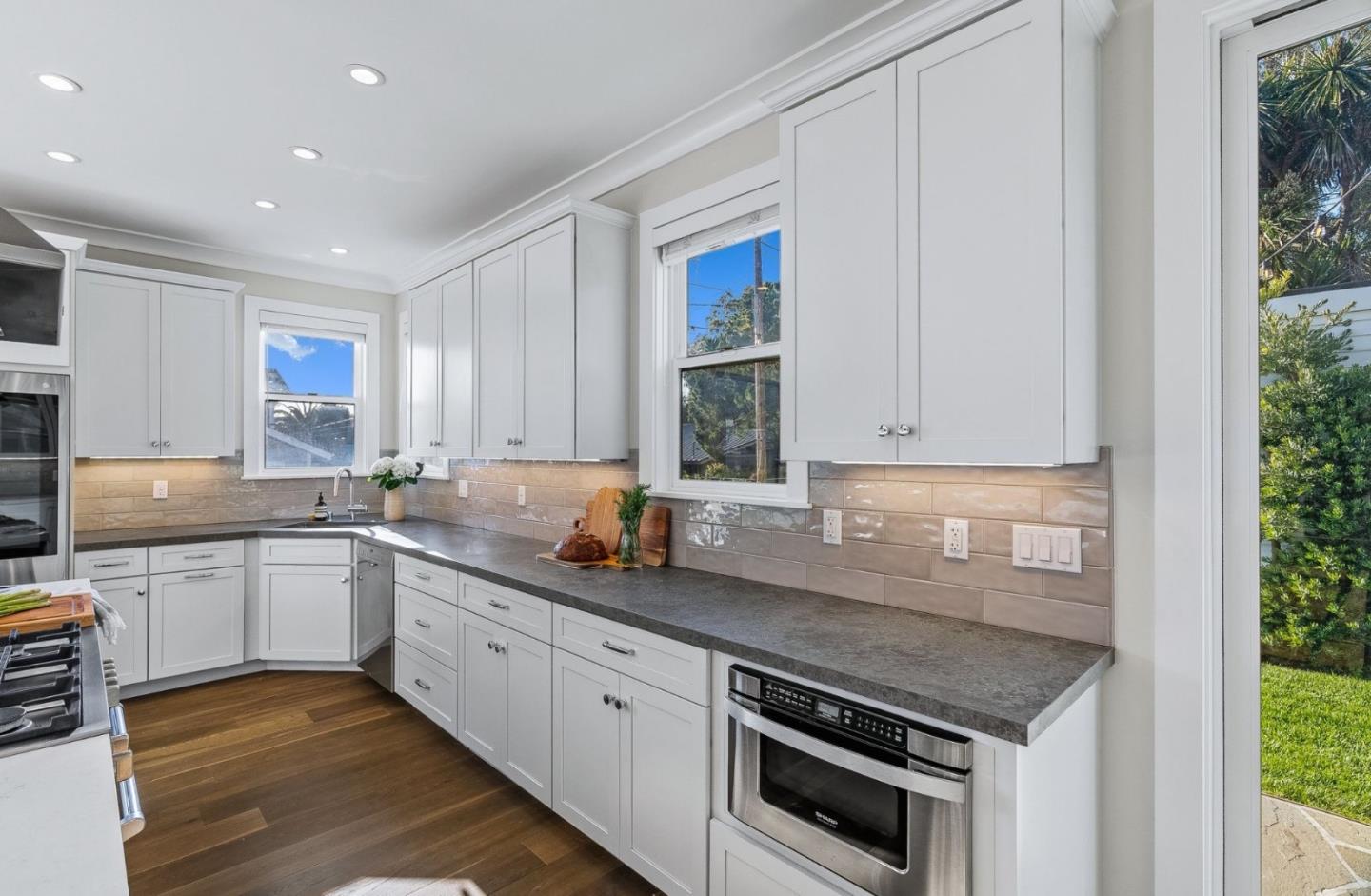 Detail Gallery Image 20 of 67 For 191 Winona Ave, Pacifica,  CA 94044 - 4 Beds | 3 Baths