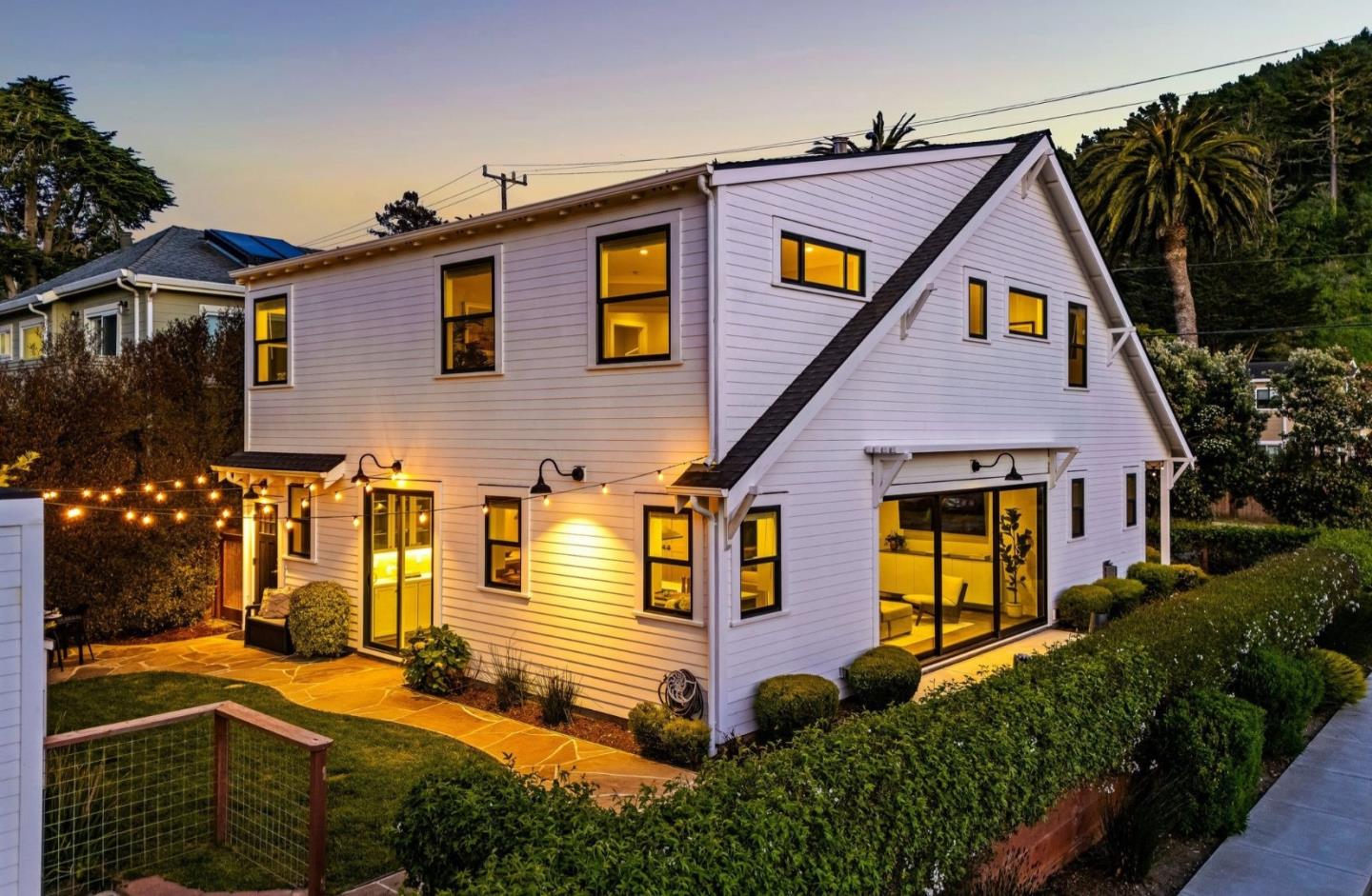 Detail Gallery Image 3 of 67 For 191 Winona Ave, Pacifica,  CA 94044 - 4 Beds | 3 Baths