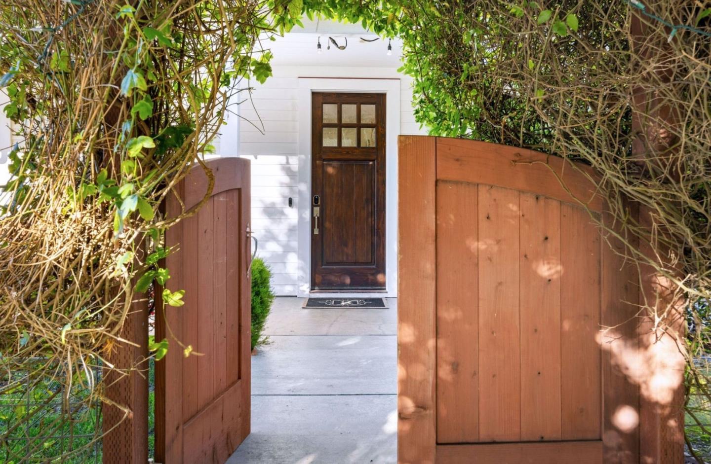 Detail Gallery Image 6 of 67 For 191 Winona Ave, Pacifica,  CA 94044 - 4 Beds | 3 Baths