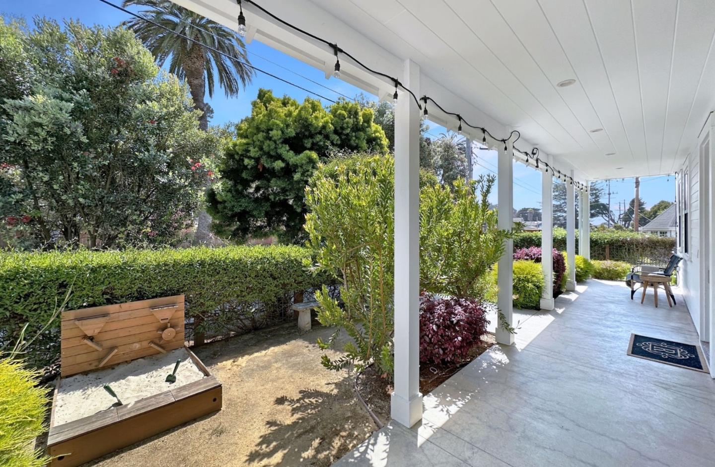 Detail Gallery Image 8 of 67 For 191 Winona Ave, Pacifica,  CA 94044 - 4 Beds | 3 Baths