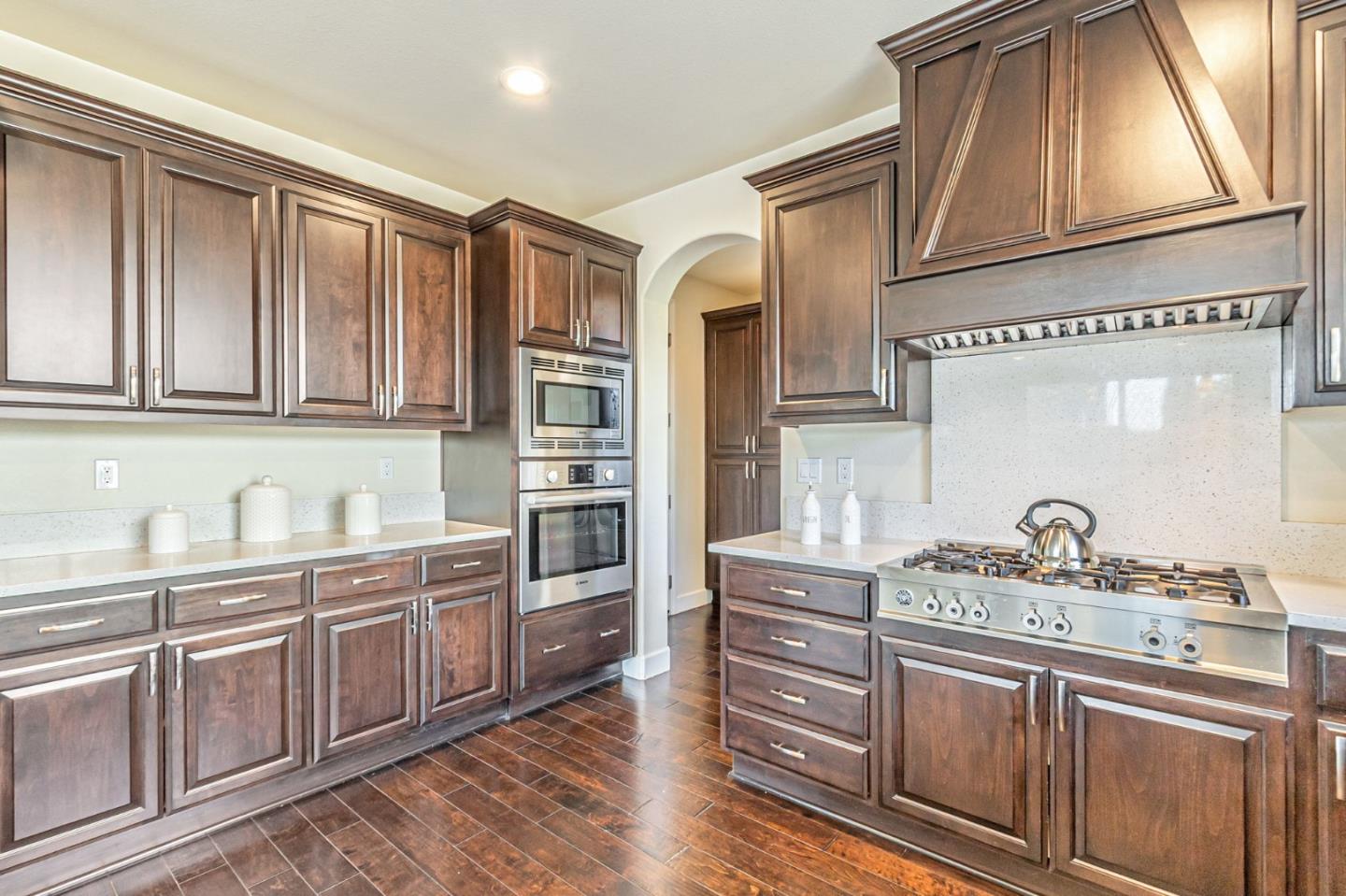 Detail Gallery Image 16 of 54 For 2582 Minuet Dr, San Jose,  CA 95131 - 4 Beds | 2/1 Baths