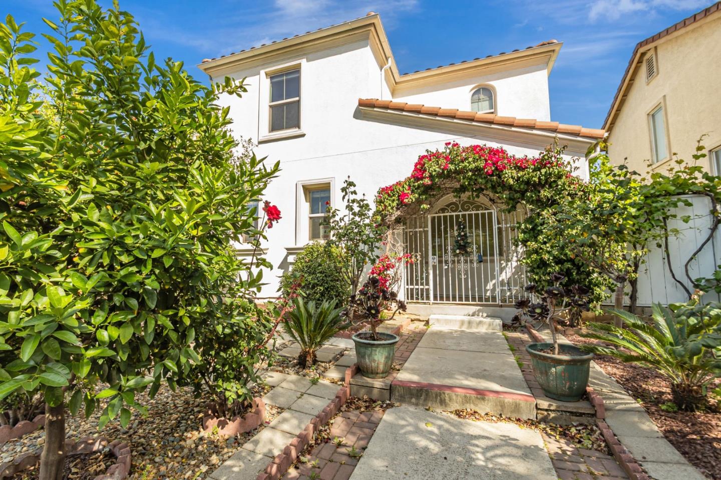 Detail Gallery Image 3 of 54 For 2582 Minuet Dr, San Jose,  CA 95131 - 4 Beds | 2/1 Baths