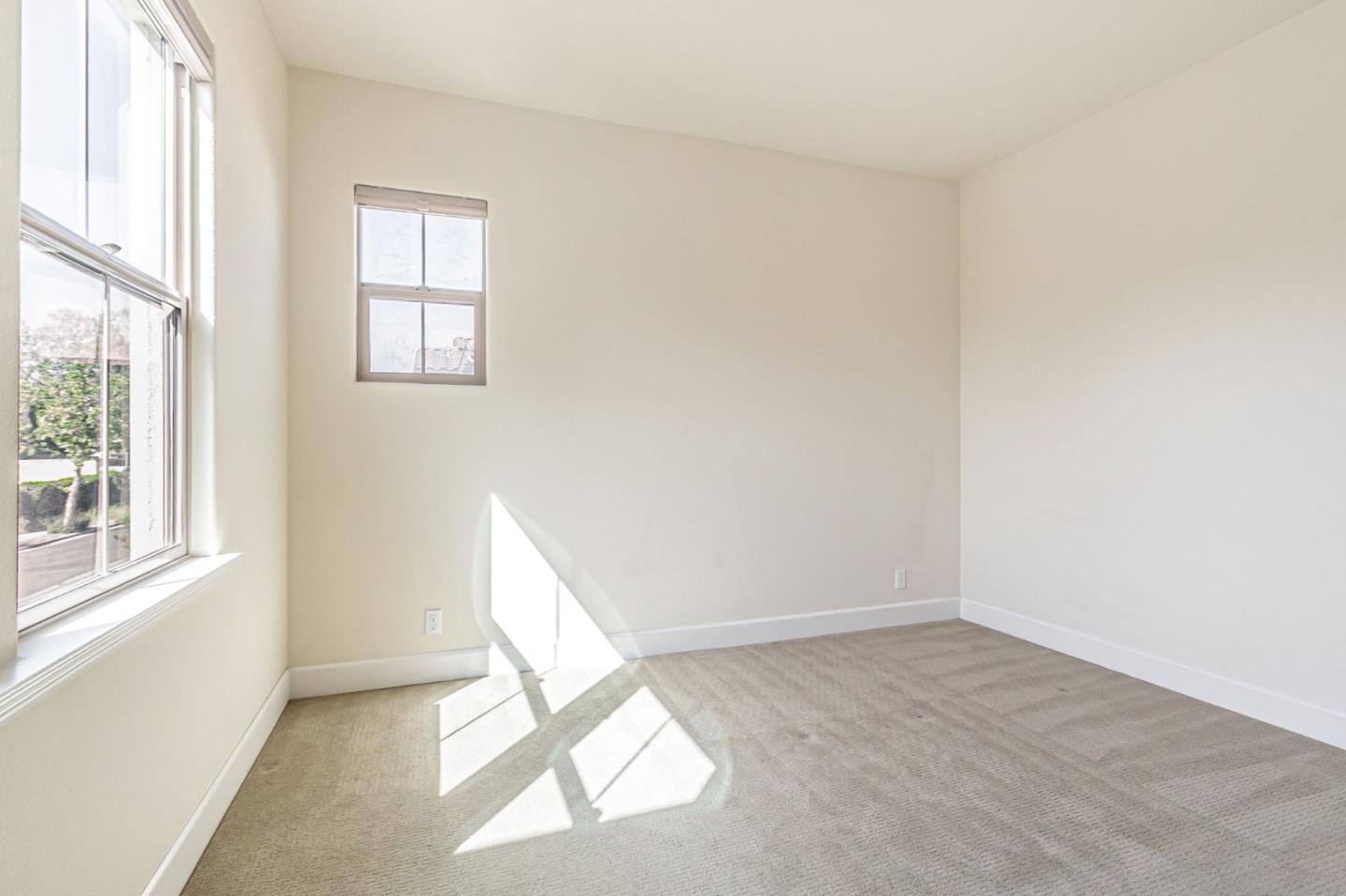 Detail Gallery Image 34 of 54 For 2582 Minuet Dr, San Jose,  CA 95131 - 4 Beds | 2/1 Baths