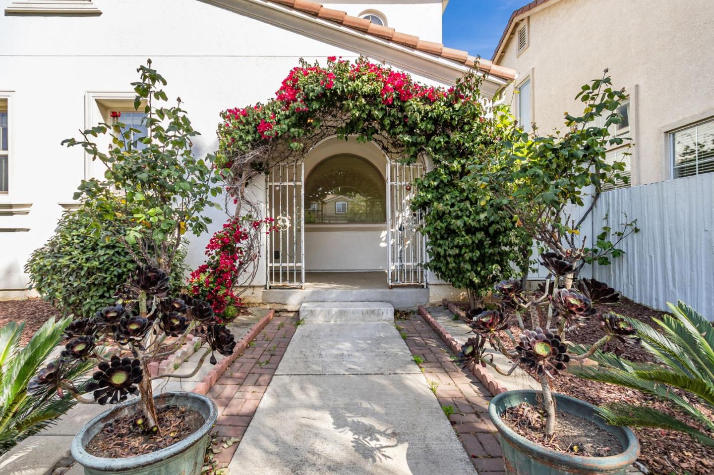 Detail Gallery Image 4 of 54 For 2582 Minuet Dr, San Jose,  CA 95131 - 4 Beds | 2/1 Baths