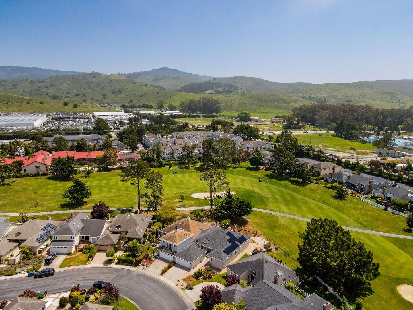 Detail Gallery Image 2 of 46 For 431 Burning Tree Ct, Half Moon Bay,  CA 94019 - 3 Beds | 3 Baths
