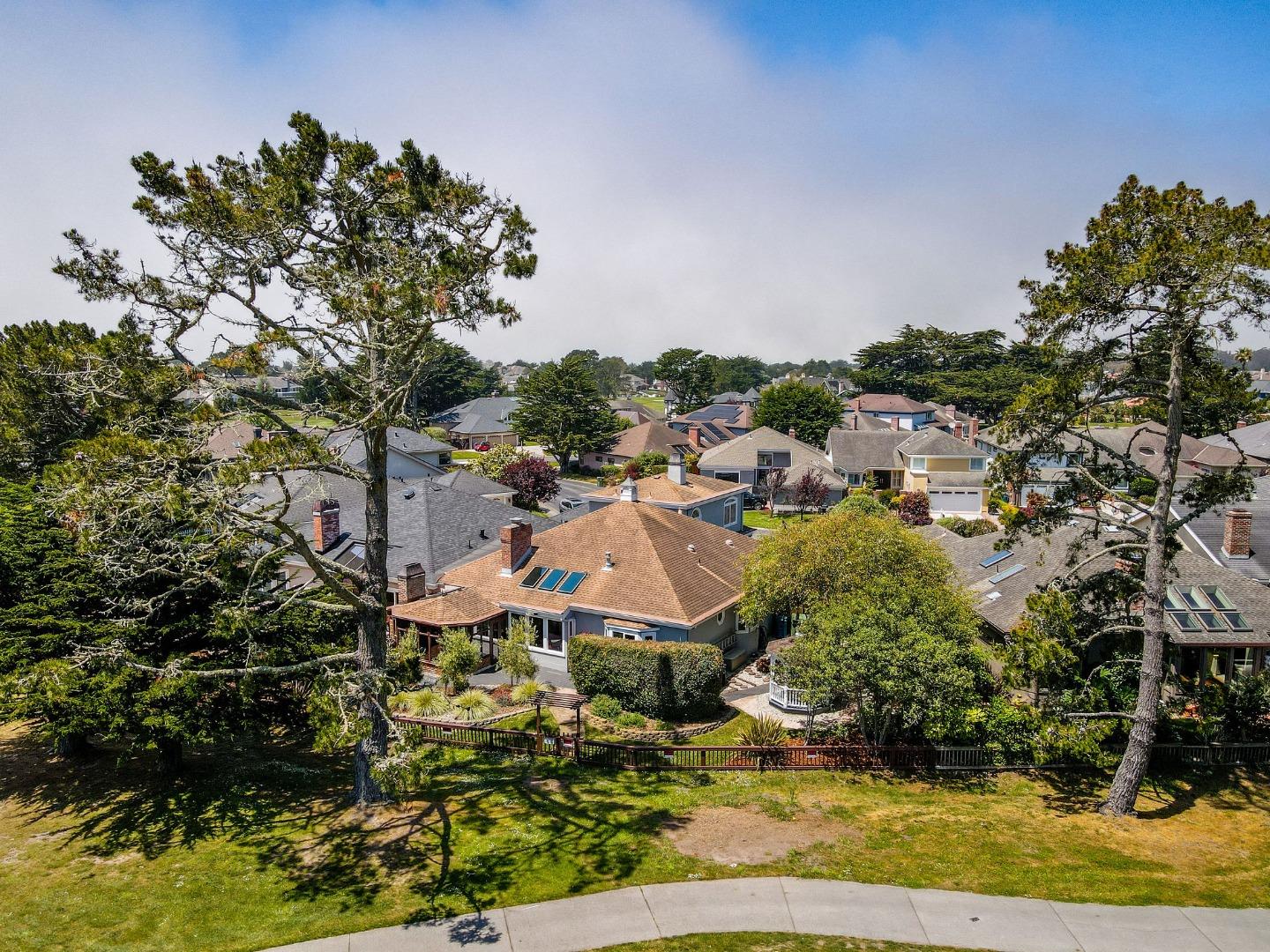Detail Gallery Image 31 of 46 For 431 Burning Tree Ct, Half Moon Bay,  CA 94019 - 3 Beds | 3 Baths