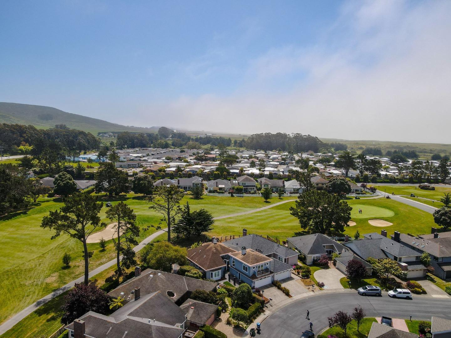 Detail Gallery Image 42 of 46 For 431 Burning Tree Ct, Half Moon Bay,  CA 94019 - 3 Beds | 3 Baths