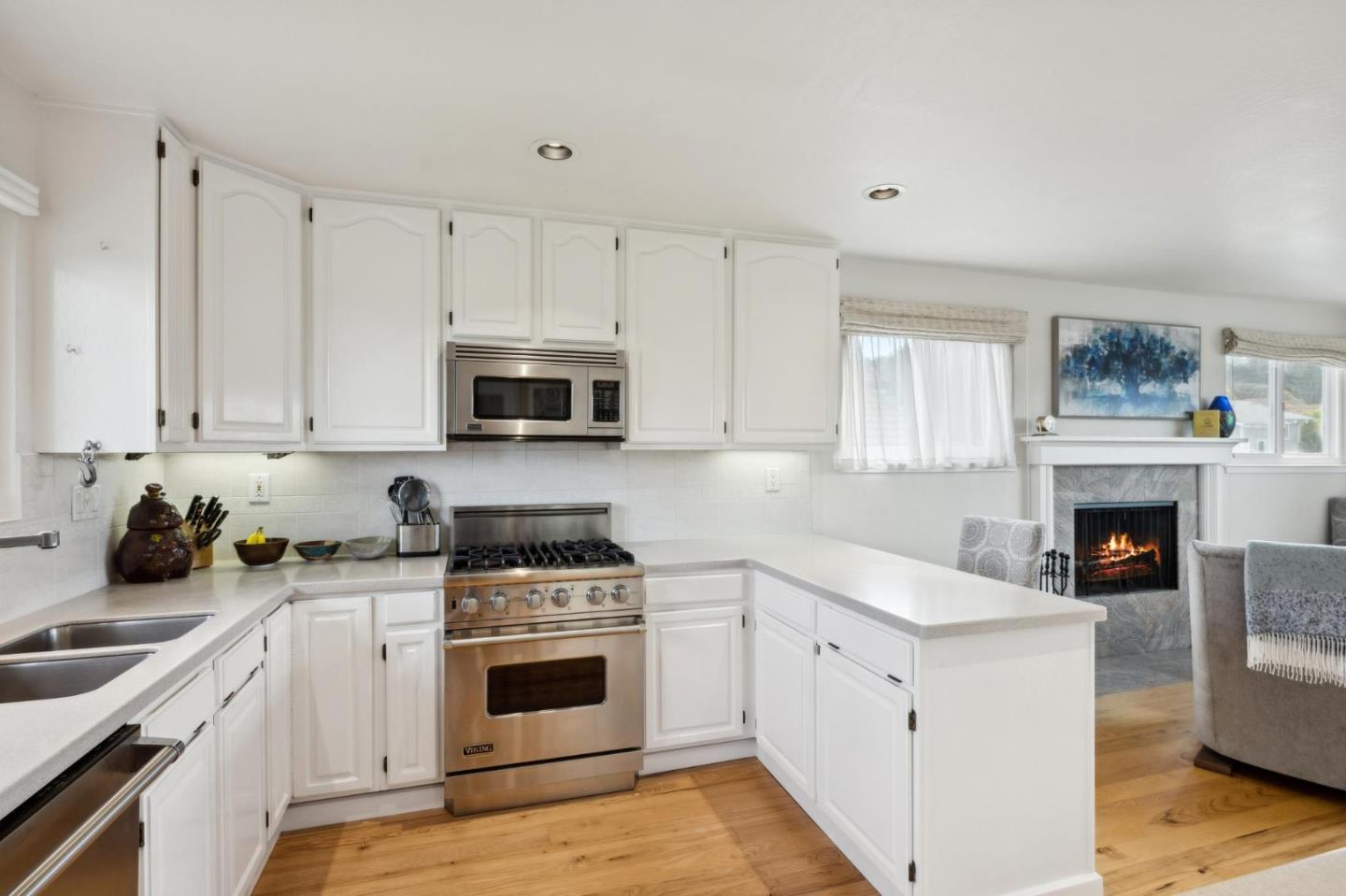Detail Gallery Image 10 of 26 For 624 Terrace Ave, Half Moon Bay,  CA 94019 - 3 Beds | 2/1 Baths