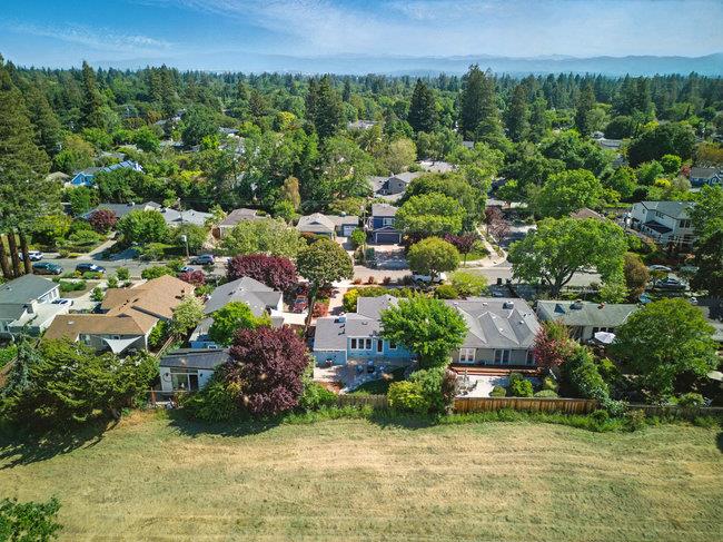 Detail Gallery Image 3 of 31 For 843 15th Ave, Menlo Park,  CA 94025 - 2 Beds | 1 Baths