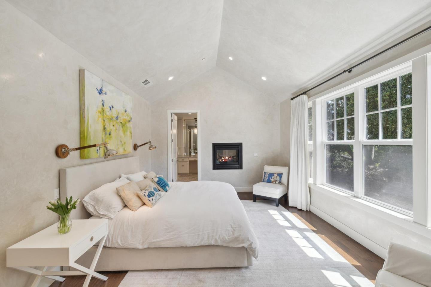 Detail Gallery Image 10 of 34 For 520 Berkeley Ave, Menlo Park,  CA 94025 - 6 Beds | 5/1 Baths