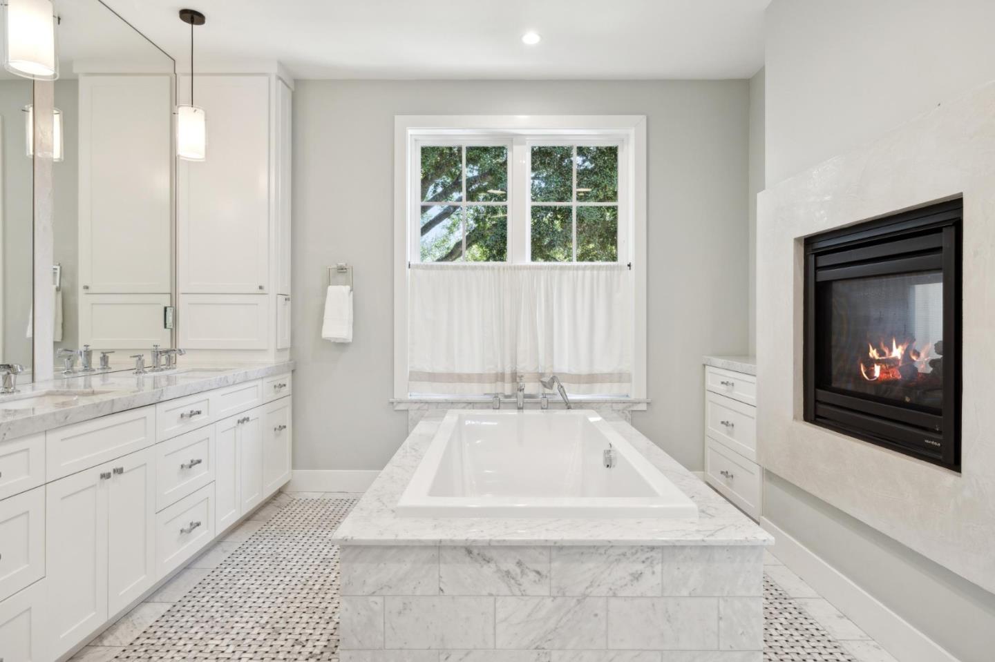 Detail Gallery Image 12 of 34 For 520 Berkeley Ave, Menlo Park,  CA 94025 - 6 Beds | 5/1 Baths
