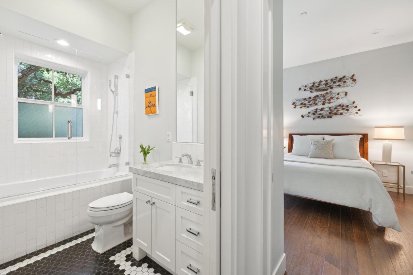 Detail Gallery Image 17 of 34 For 520 Berkeley Ave, Menlo Park,  CA 94025 - 6 Beds | 5/1 Baths