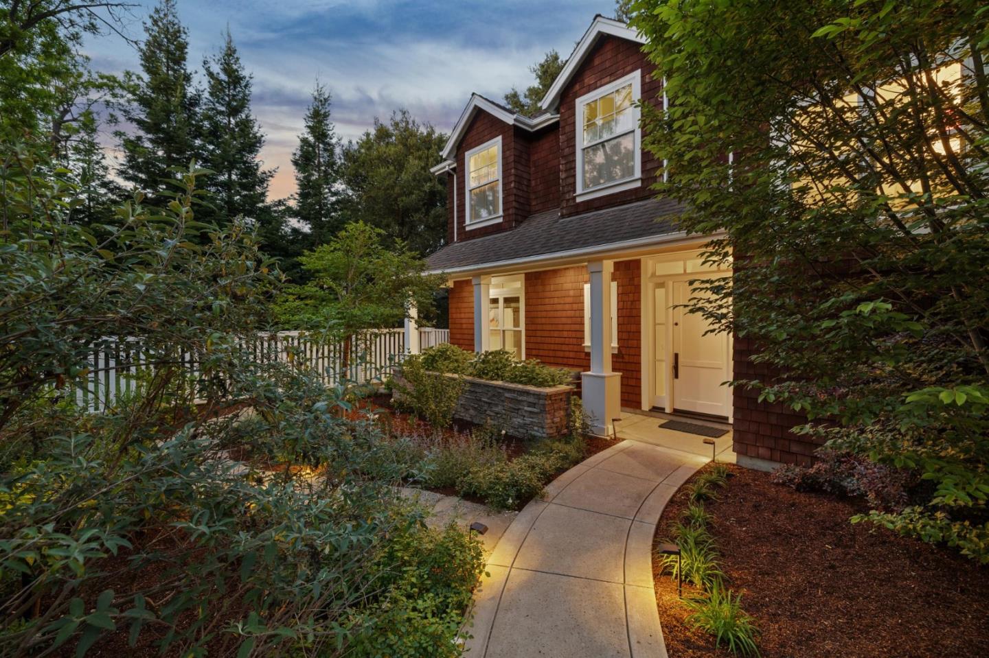 Detail Gallery Image 2 of 34 For 520 Berkeley Ave, Menlo Park,  CA 94025 - 6 Beds | 5/1 Baths