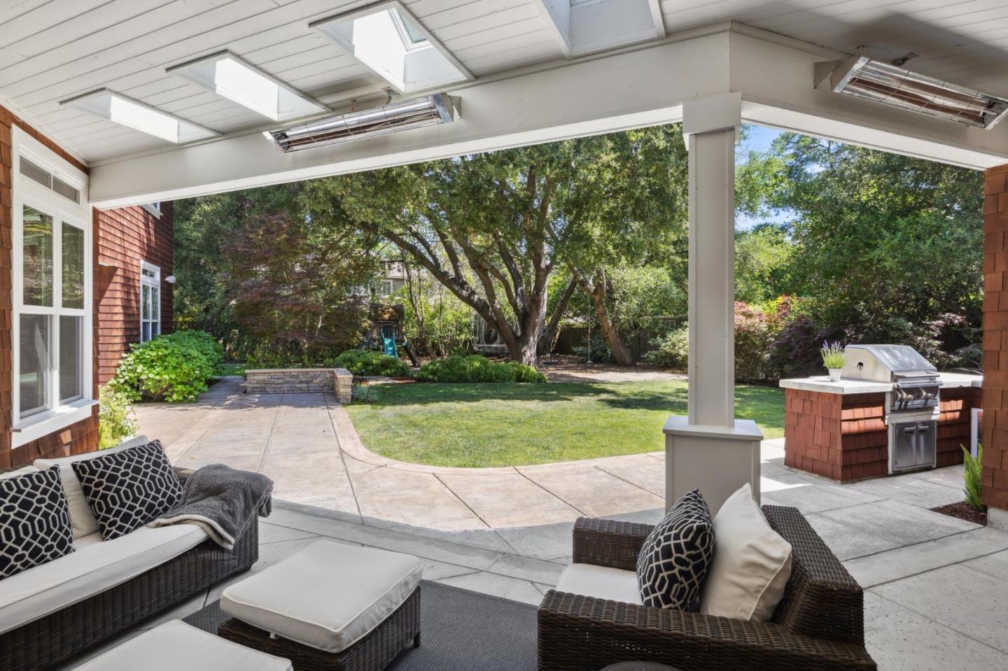 Detail Gallery Image 26 of 34 For 520 Berkeley Ave, Menlo Park,  CA 94025 - 6 Beds | 5/1 Baths