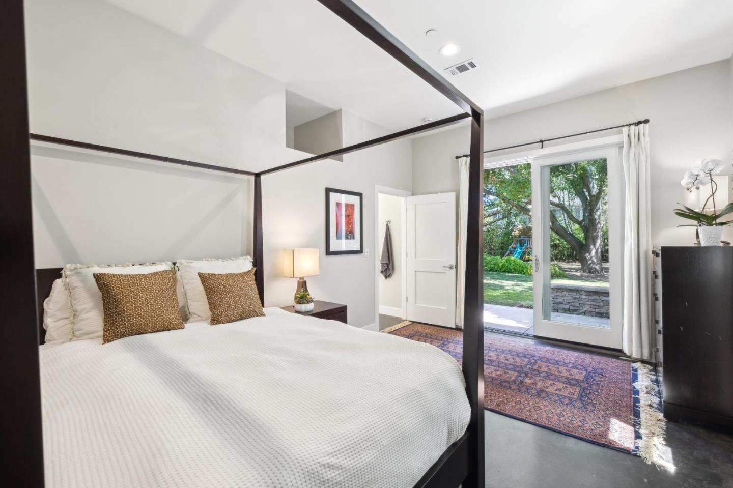 Detail Gallery Image 28 of 34 For 520 Berkeley Ave, Menlo Park,  CA 94025 - 6 Beds | 5/1 Baths