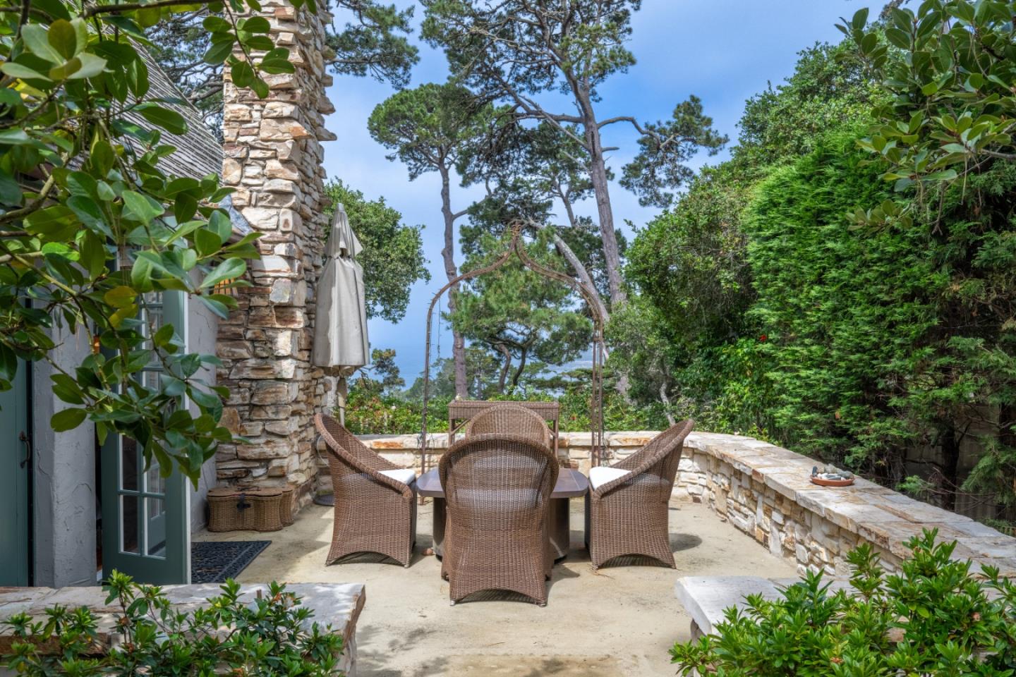 Detail Gallery Image 10 of 36 For 0 Junipero 2 Nw of 3rd Ave, Carmel,  CA 93921 - 3 Beds | 3 Baths