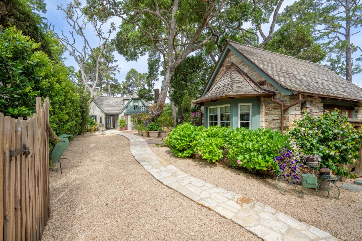 Detail Gallery Image 3 of 36 For 0 Junipero 2 Nw of 3rd Ave, Carmel,  CA 93921 - 3 Beds | 3 Baths
