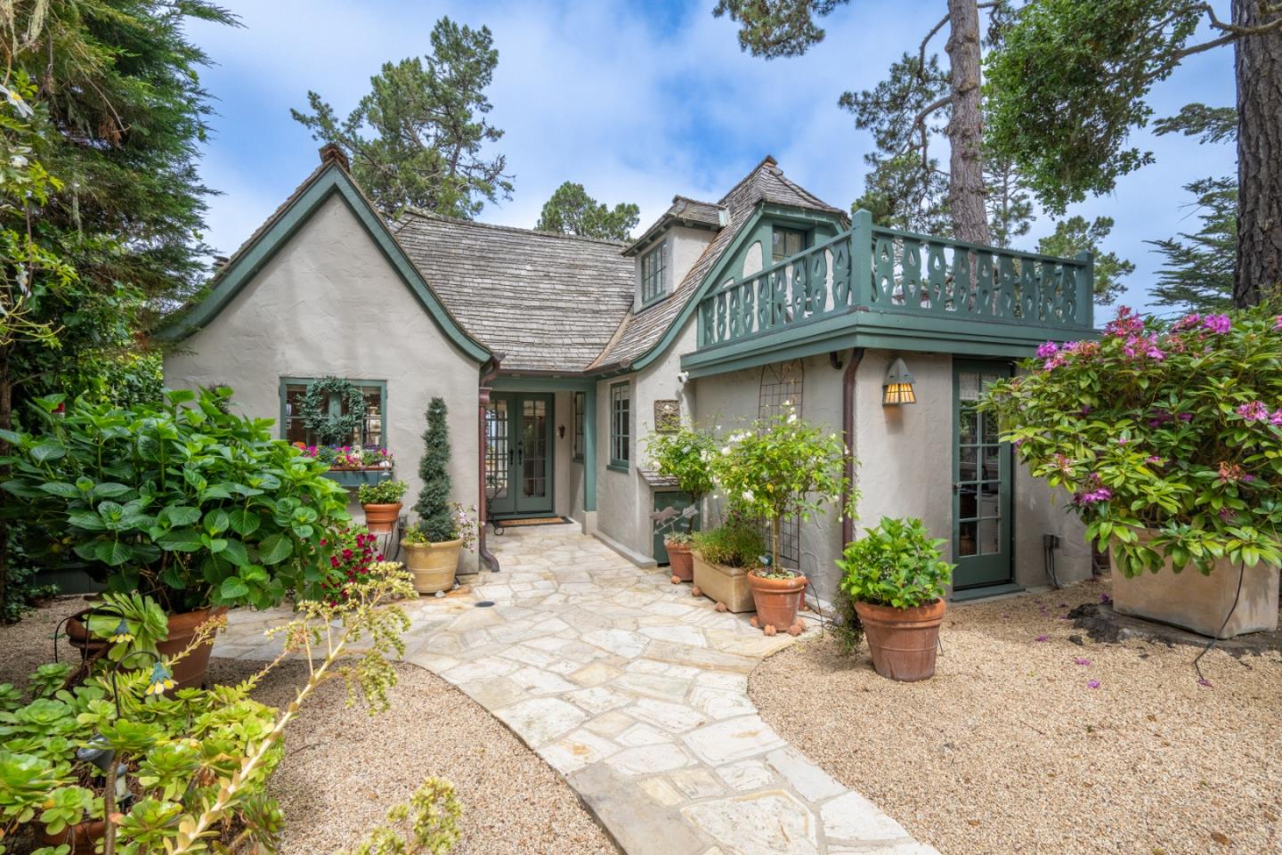 Detail Gallery Image 4 of 36 For 0 Junipero 2 Nw of 3rd Ave, Carmel,  CA 93921 - 3 Beds | 3 Baths