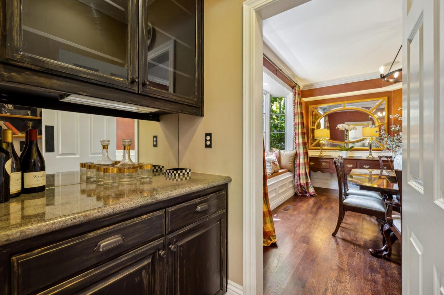 Detail Gallery Image 11 of 55 For 117 Seminary Dr, Menlo Park,  CA 94025 - 4 Beds | 3/1 Baths