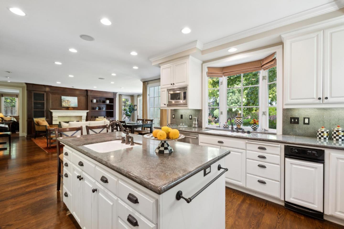 Detail Gallery Image 13 of 55 For 117 Seminary Dr, Menlo Park,  CA 94025 - 4 Beds | 3/1 Baths