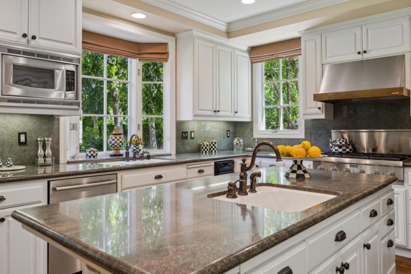 Detail Gallery Image 14 of 55 For 117 Seminary Dr, Menlo Park,  CA 94025 - 4 Beds | 3/1 Baths