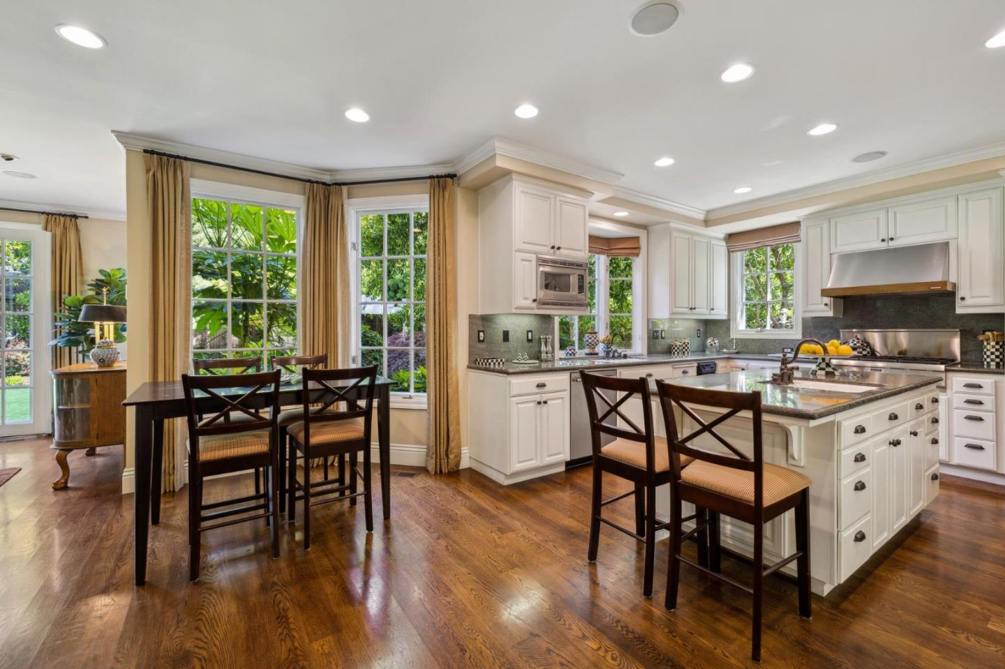 Detail Gallery Image 16 of 55 For 117 Seminary Dr, Menlo Park,  CA 94025 - 4 Beds | 3/1 Baths