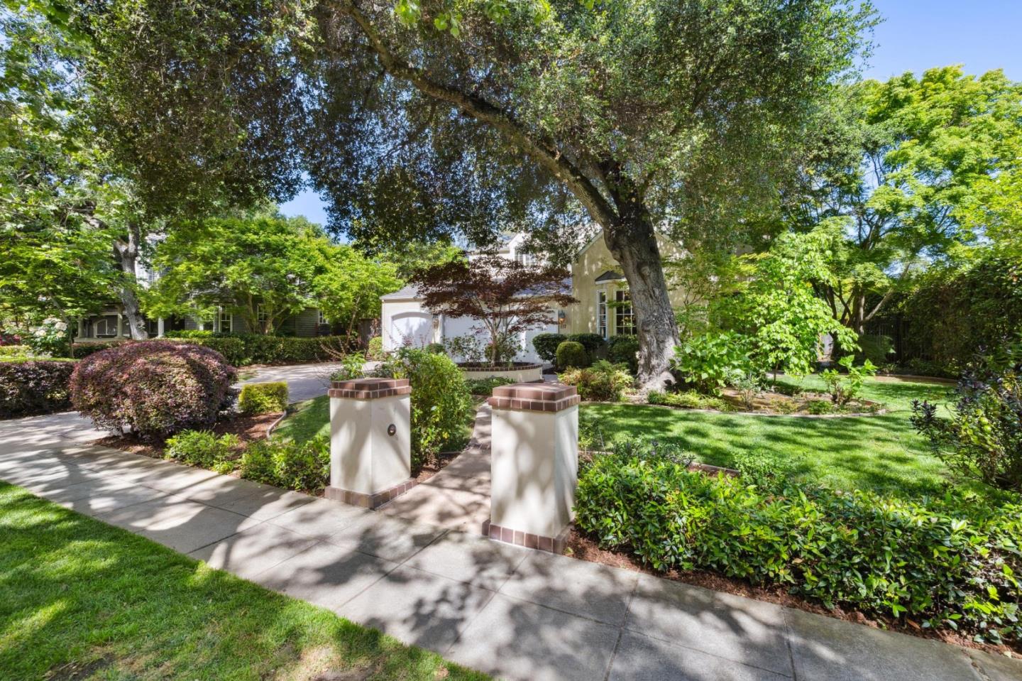 Detail Gallery Image 2 of 55 For 117 Seminary Dr, Menlo Park,  CA 94025 - 4 Beds | 3/1 Baths