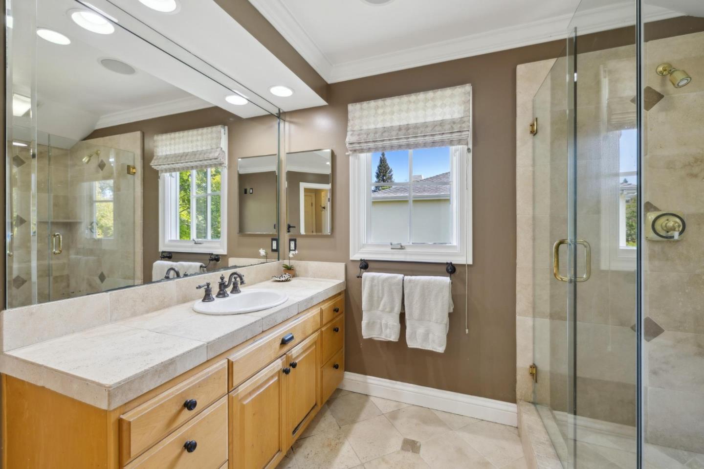 Detail Gallery Image 31 of 55 For 117 Seminary Dr, Menlo Park,  CA 94025 - 4 Beds | 3/1 Baths