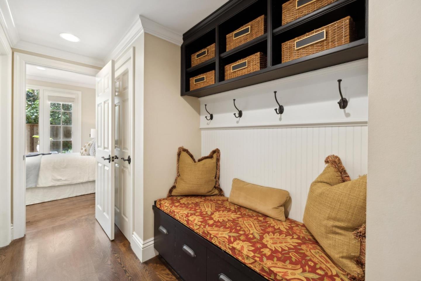 Detail Gallery Image 39 of 55 For 117 Seminary Dr, Menlo Park,  CA 94025 - 4 Beds | 3/1 Baths