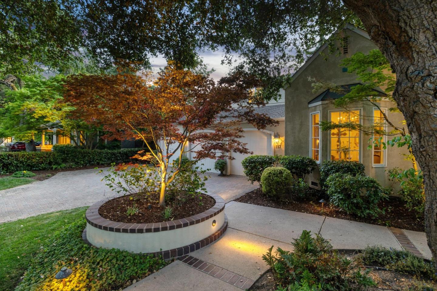 Detail Gallery Image 4 of 55 For 117 Seminary Dr, Menlo Park,  CA 94025 - 4 Beds | 3/1 Baths