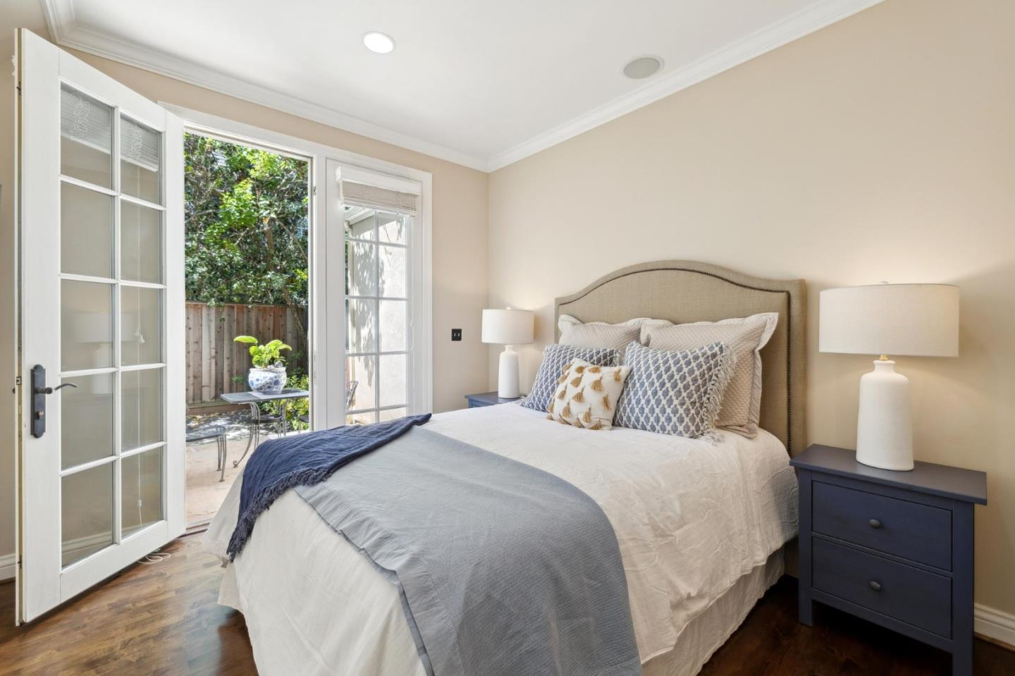 Detail Gallery Image 40 of 55 For 117 Seminary Dr, Menlo Park,  CA 94025 - 4 Beds | 3/1 Baths