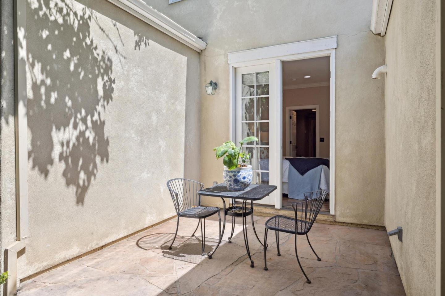 Detail Gallery Image 41 of 55 For 117 Seminary Dr, Menlo Park,  CA 94025 - 4 Beds | 3/1 Baths