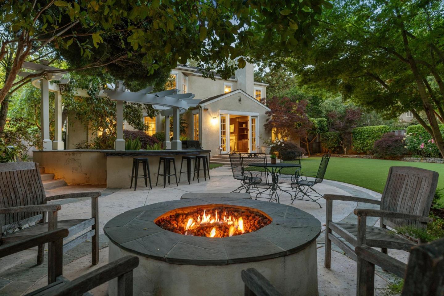 Detail Gallery Image 45 of 55 For 117 Seminary Dr, Menlo Park,  CA 94025 - 4 Beds | 3/1 Baths