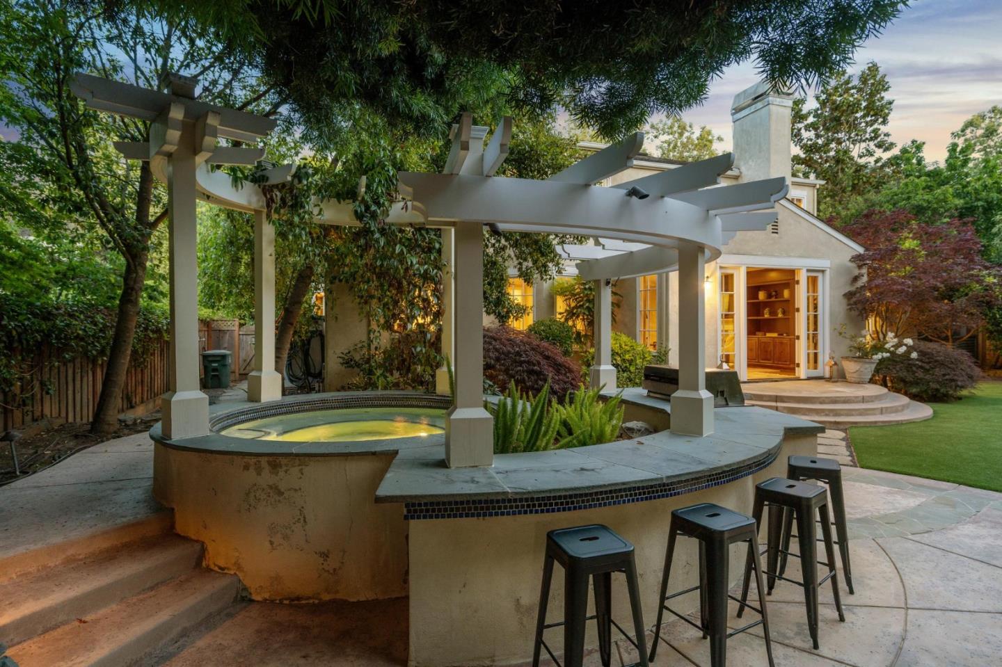 Detail Gallery Image 46 of 55 For 117 Seminary Dr, Menlo Park,  CA 94025 - 4 Beds | 3/1 Baths