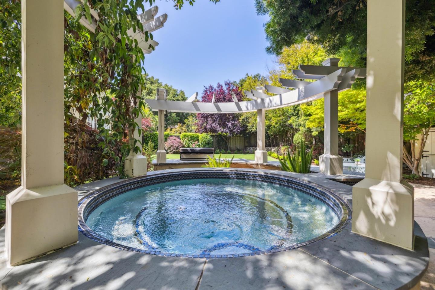 Detail Gallery Image 47 of 55 For 117 Seminary Dr, Menlo Park,  CA 94025 - 4 Beds | 3/1 Baths