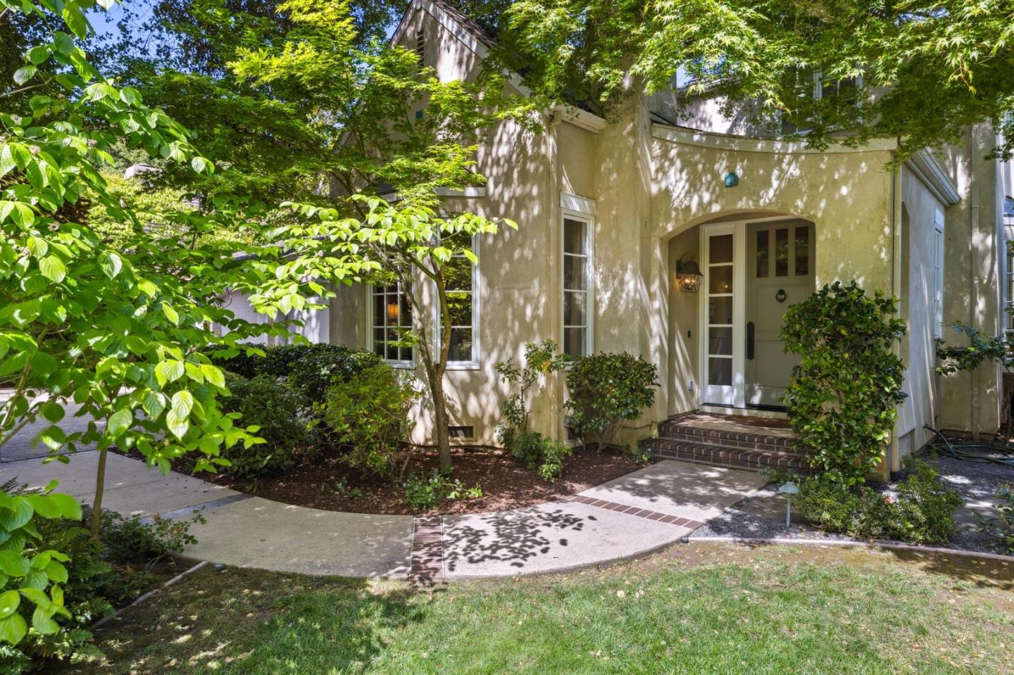Detail Gallery Image 5 of 55 For 117 Seminary Dr, Menlo Park,  CA 94025 - 4 Beds | 3/1 Baths