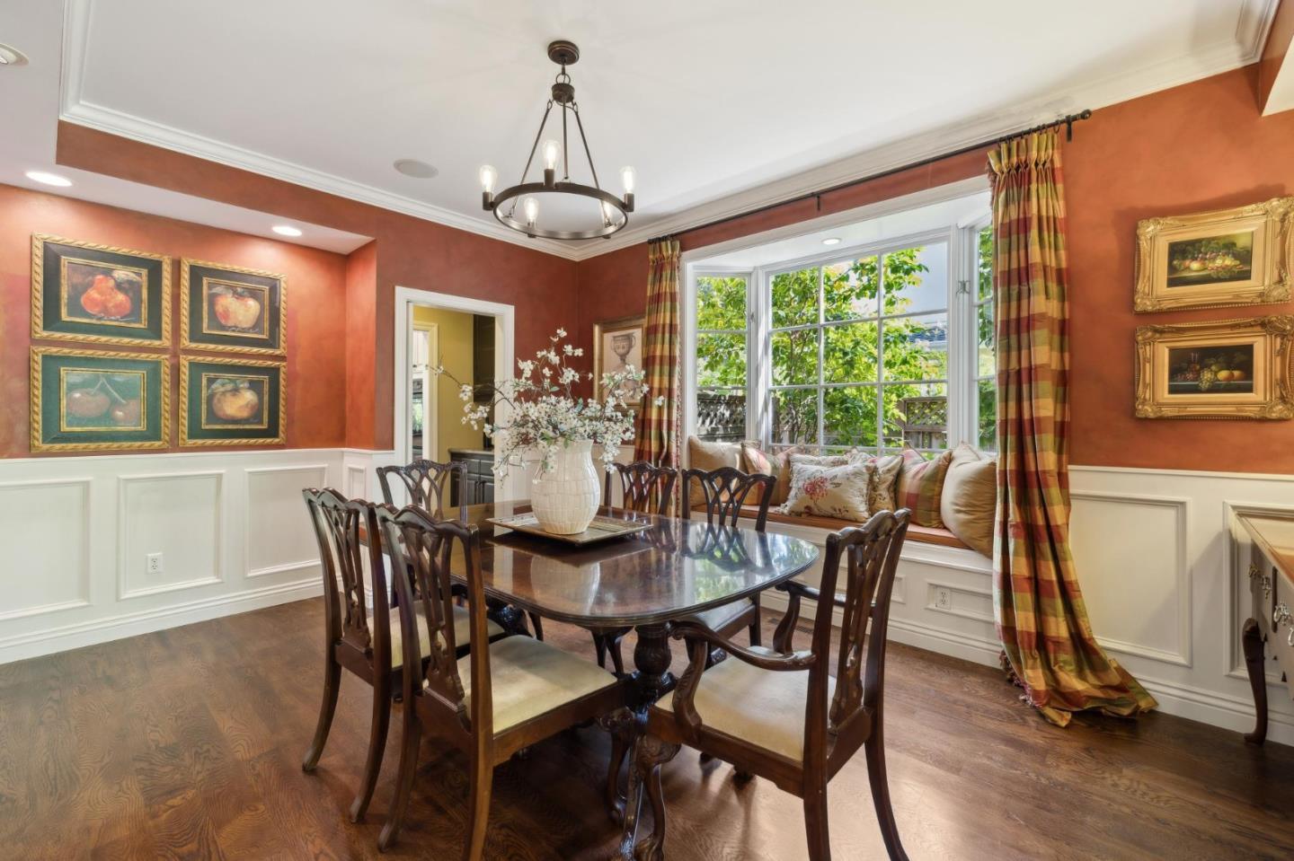 Detail Gallery Image 9 of 55 For 117 Seminary Dr, Menlo Park,  CA 94025 - 4 Beds | 3/1 Baths