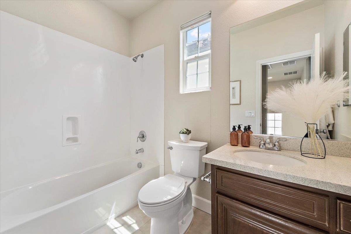 Detail Gallery Image 16 of 29 For 4679 Torrey Pines Cir, San Jose,  CA 95124 - 3 Beds | 2/1 Baths