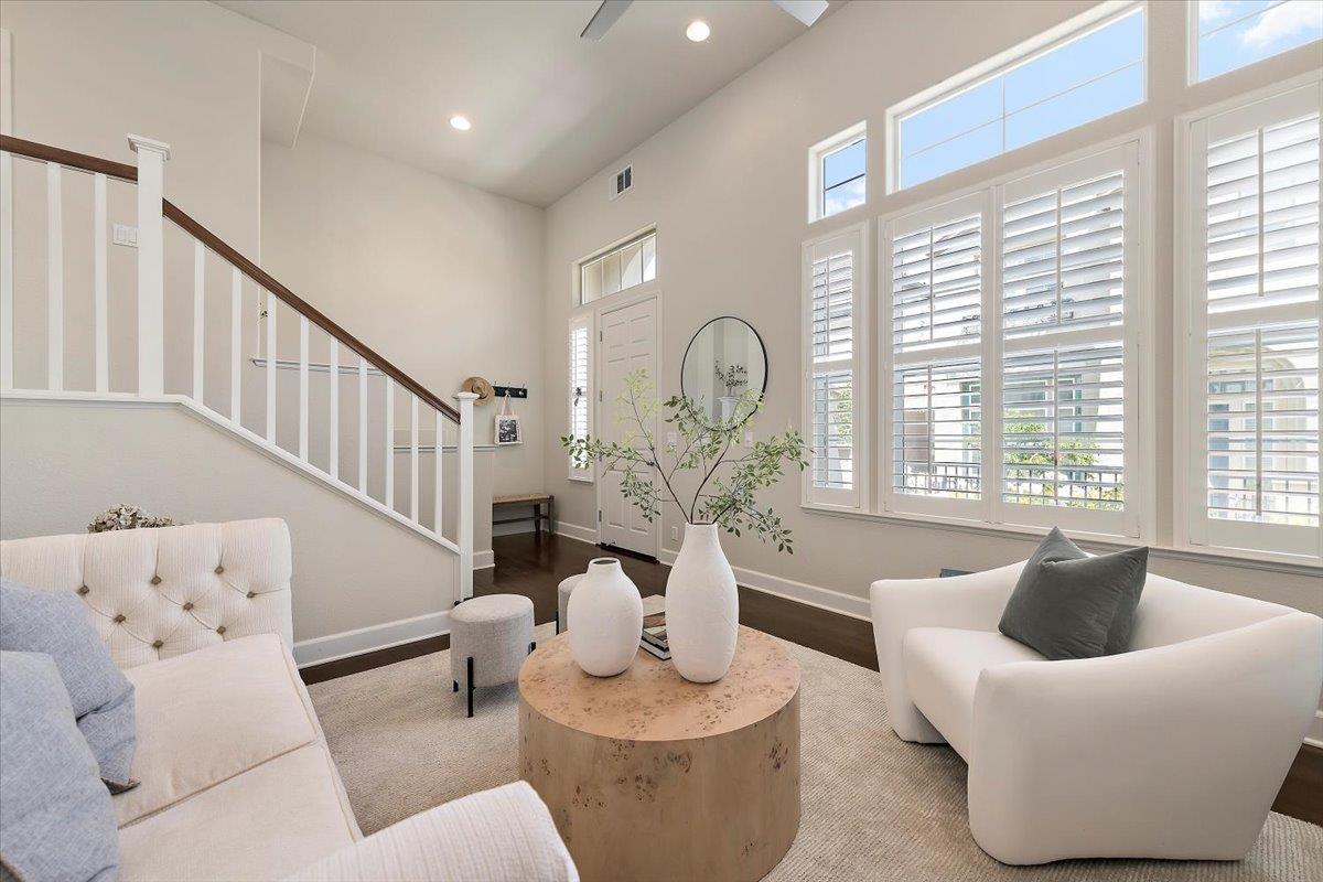 Detail Gallery Image 4 of 29 For 4679 Torrey Pines Cir, San Jose,  CA 95124 - 3 Beds | 2/1 Baths