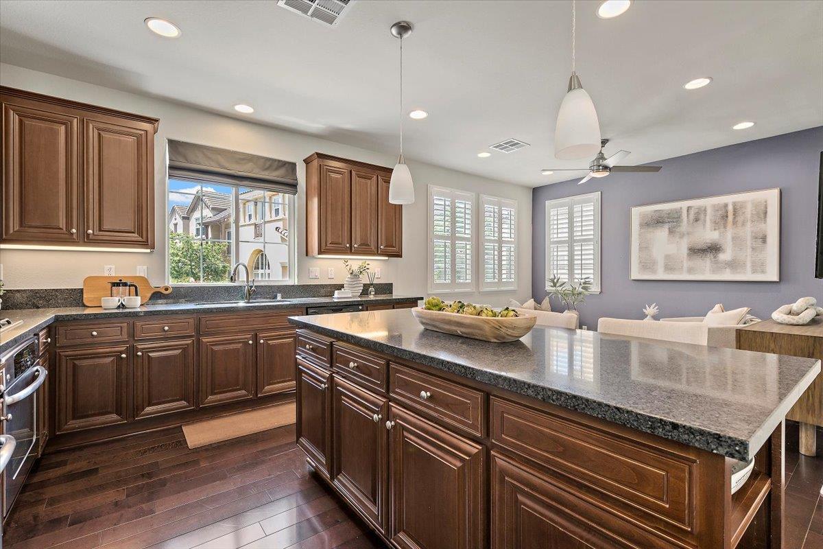 Detail Gallery Image 8 of 29 For 4679 Torrey Pines Cir, San Jose,  CA 95124 - 3 Beds | 2/1 Baths