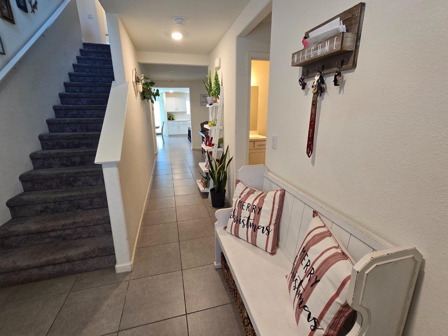 Detail Gallery Image 5 of 11 For 256 San Pelmo Ct, Los Banos,  CA 93635 - 5 Beds | 3 Baths