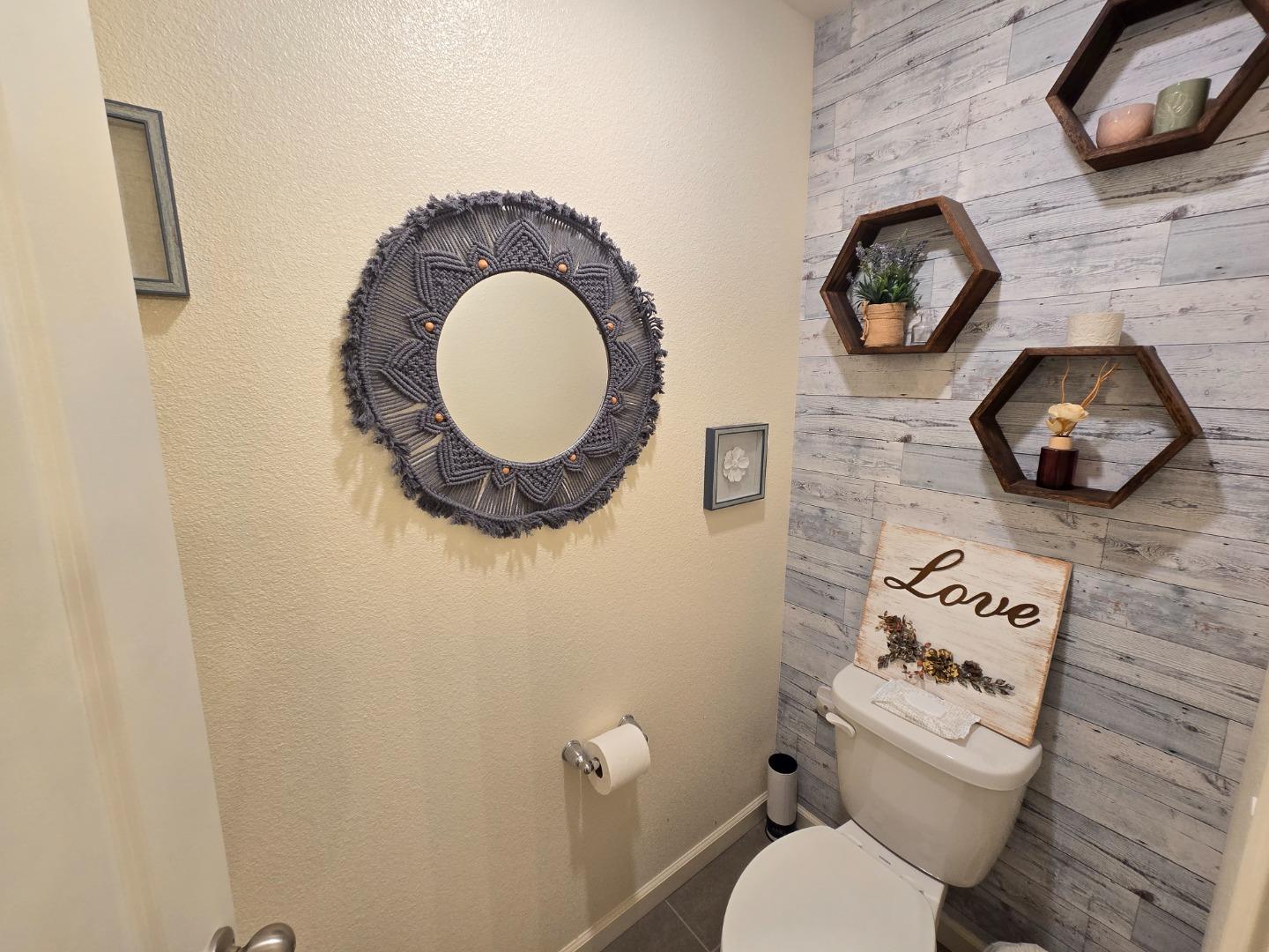 Detail Gallery Image 9 of 11 For 256 San Pelmo Ct, Los Banos,  CA 93635 - 5 Beds | 3 Baths