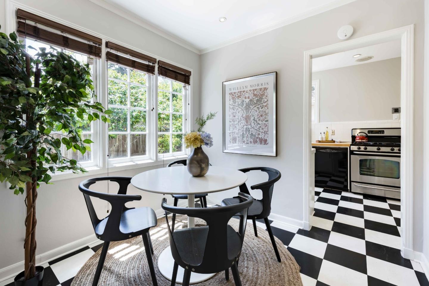 Detail Gallery Image 14 of 24 For 128 Cornell Rd, Menlo Park,  CA 94025 - 3 Beds | 2/1 Baths