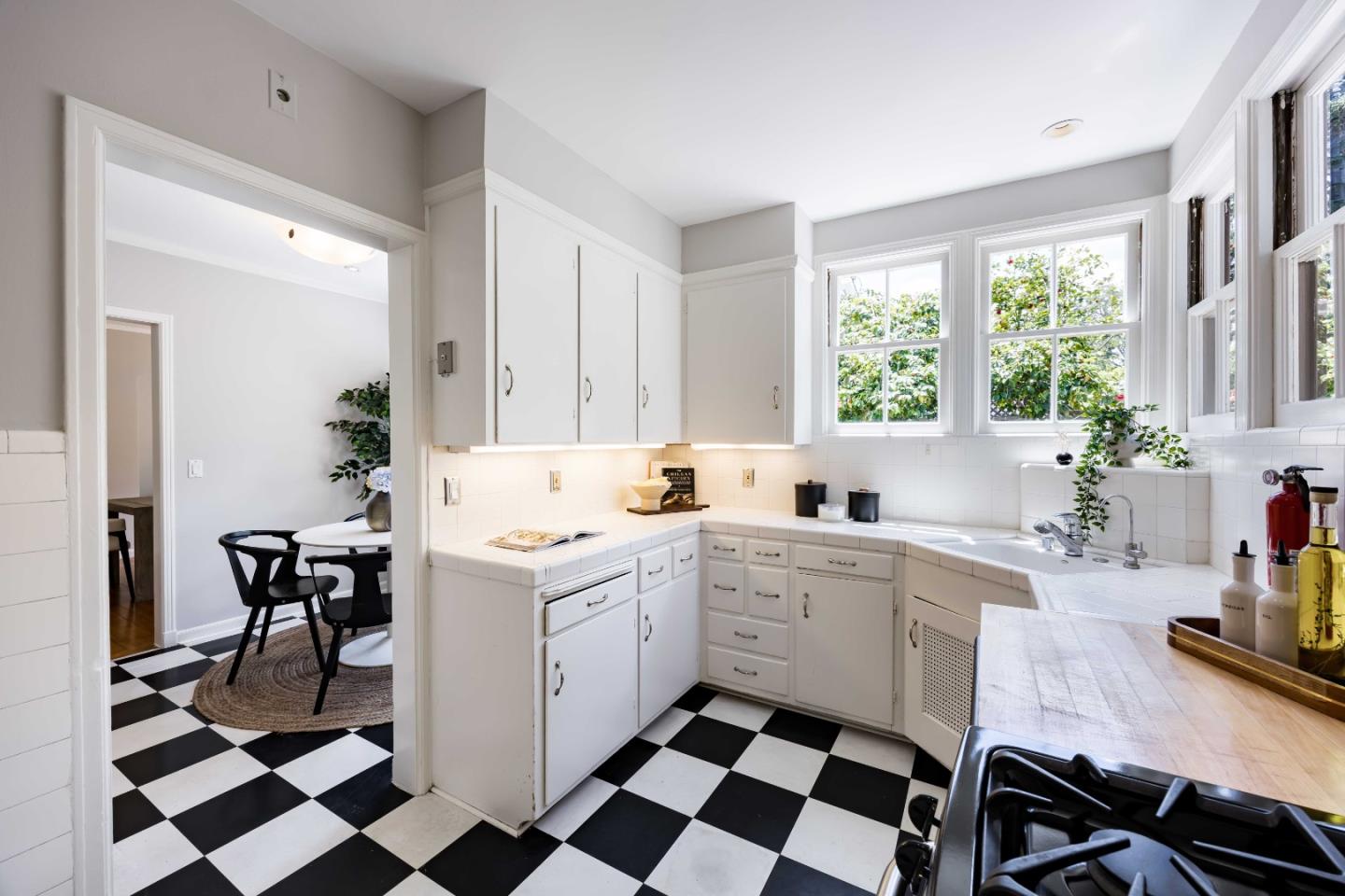 Detail Gallery Image 15 of 24 For 128 Cornell Rd, Menlo Park,  CA 94025 - 3 Beds | 2/1 Baths