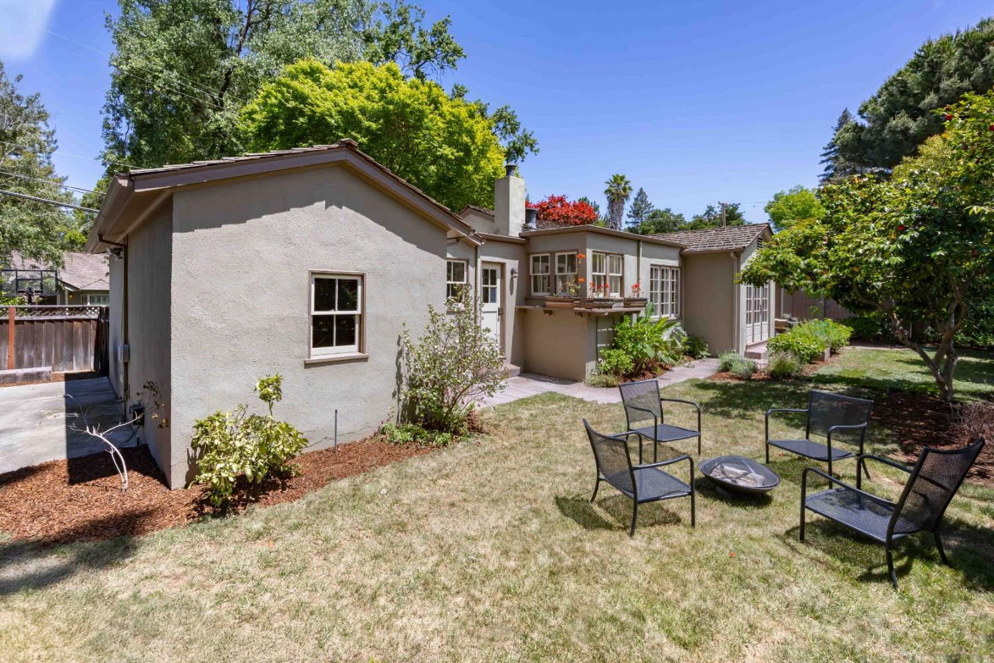 Detail Gallery Image 18 of 24 For 128 Cornell Rd, Menlo Park,  CA 94025 - 3 Beds | 2/1 Baths